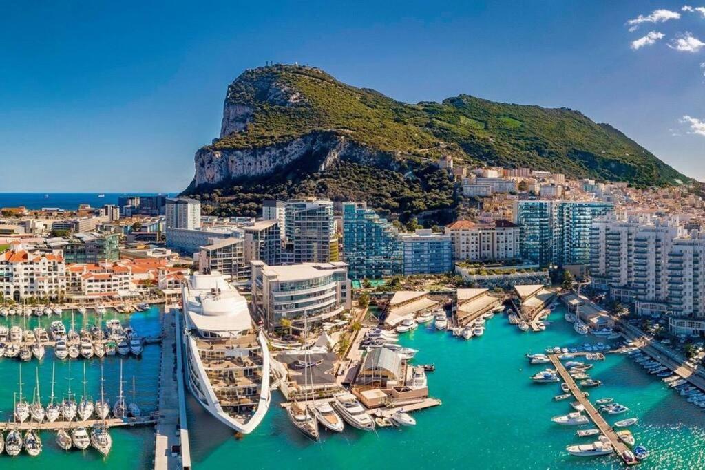 Gibraltar Luxury With Rooftop Pools & Views Buitenkant foto